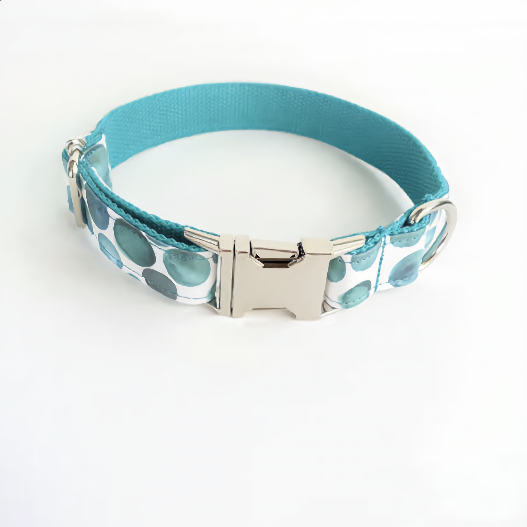 Dog collar with blue and white pattern on a white background